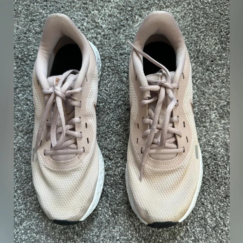 Nike Revolution 5 Women’s Barely Rose Running Shoes BQ3207-600 Size US 8.5 - Picture 2 of 7